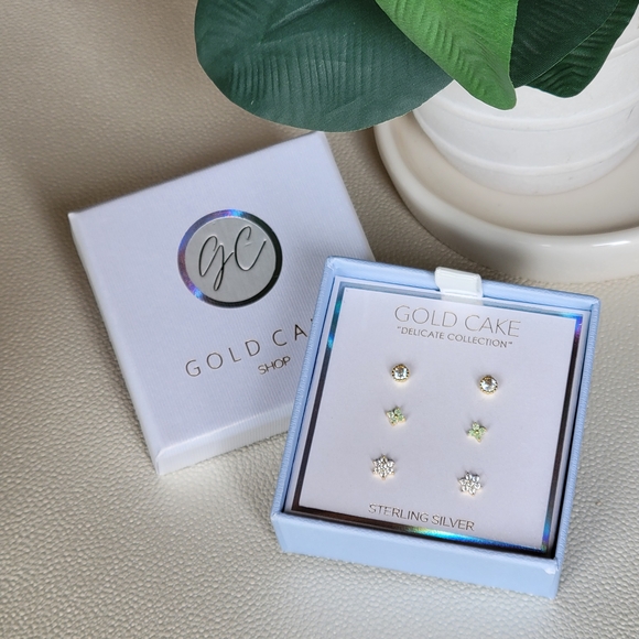 Gold Cake 18K gold(925) sterling silver mini stud green clover earring set - Picture 4 of 8